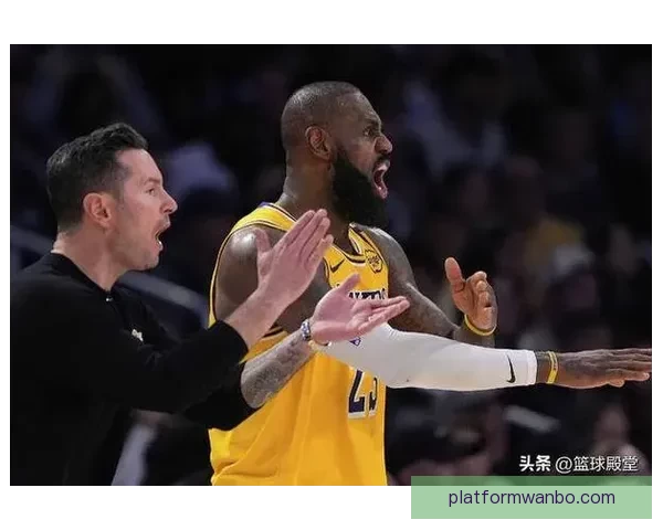 詹姆斯转型背后揭秘 雷迪克与他深度对话促使球权减少